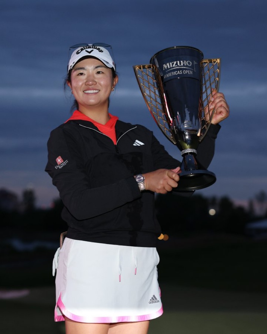 Rose Zhang Mizuho Americas Open Champion with trophy made by Malcolm DeMille